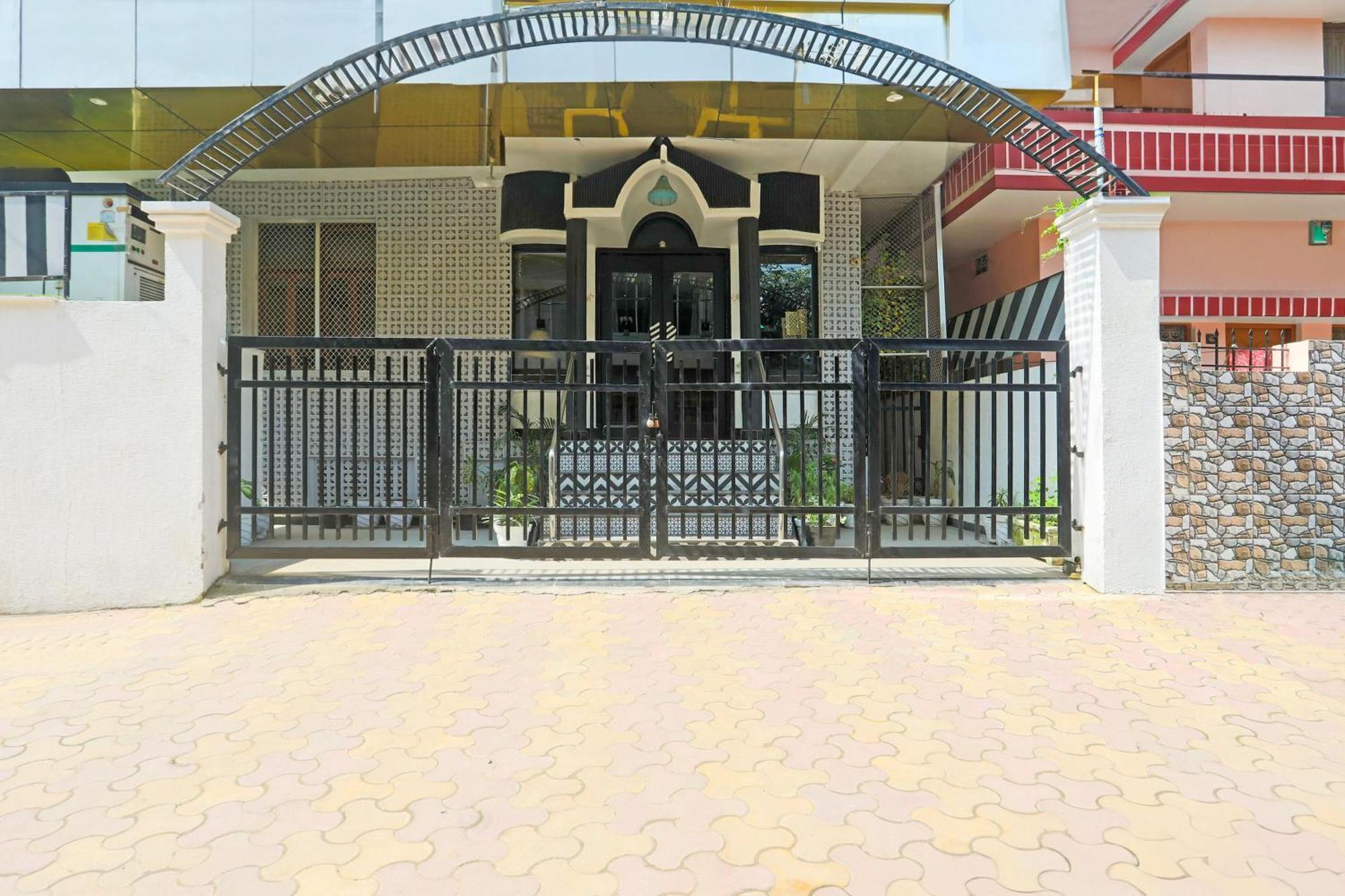 Super Townhouse Cantonment Varanasi Formerly Sarin Inn Екстер'єр фото