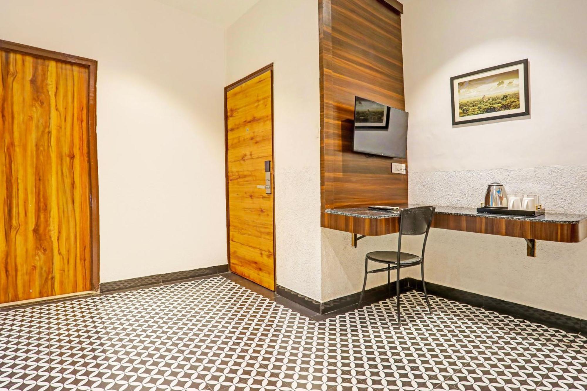Super Townhouse Cantonment Varanasi Formerly Sarin Inn Екстер'єр фото