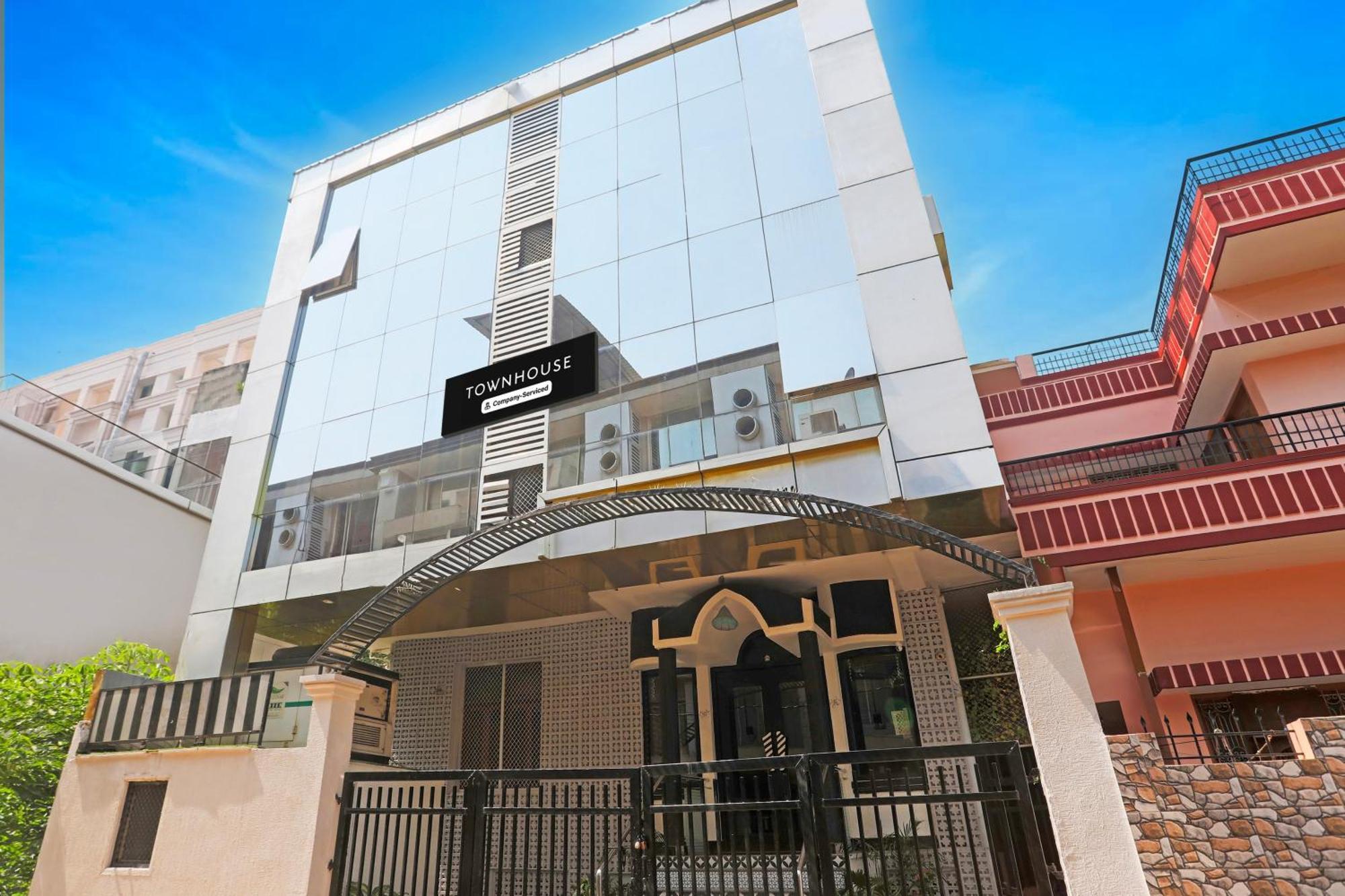 Super Townhouse Cantonment Varanasi Formerly Sarin Inn Екстер'єр фото