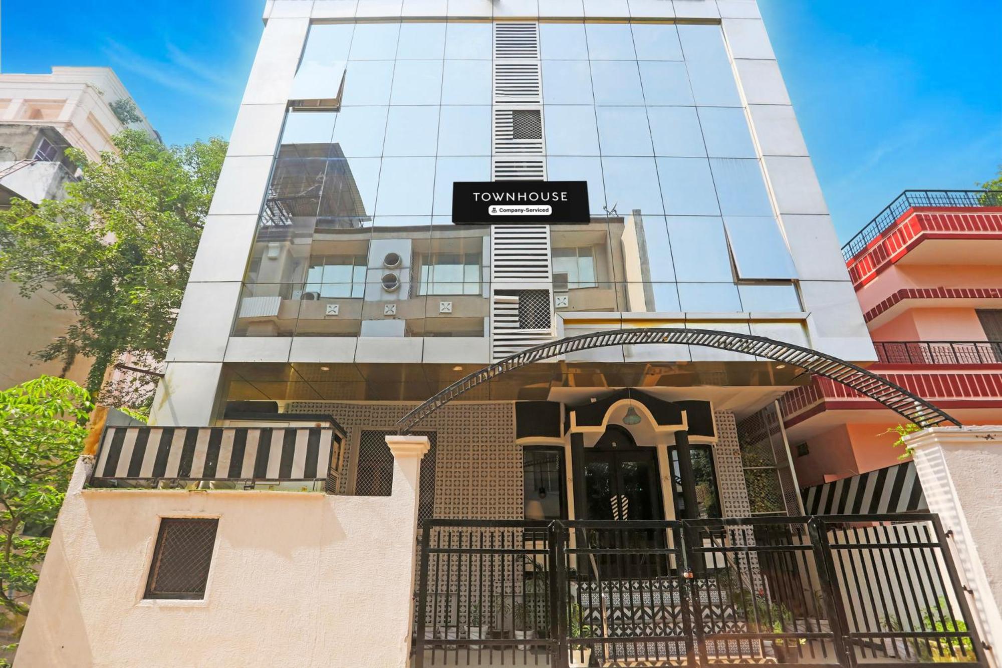 Super Townhouse Cantonment Varanasi Formerly Sarin Inn Екстер'єр фото