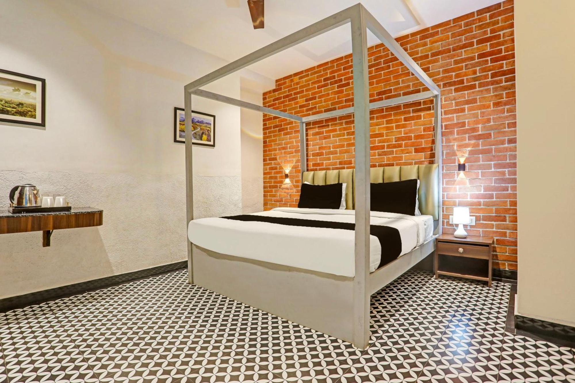 Super Townhouse Cantonment Varanasi Formerly Sarin Inn Екстер'єр фото