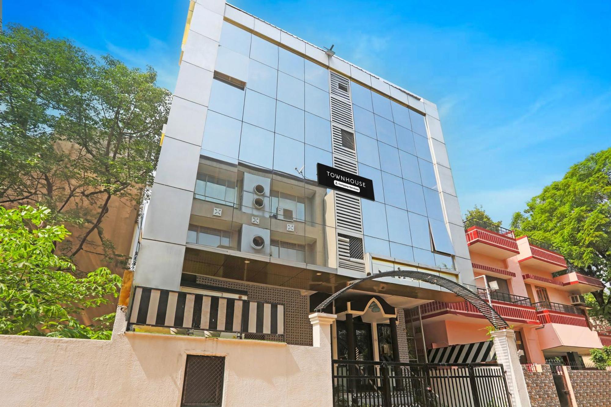 Super Townhouse Cantonment Varanasi Formerly Sarin Inn Екстер'єр фото