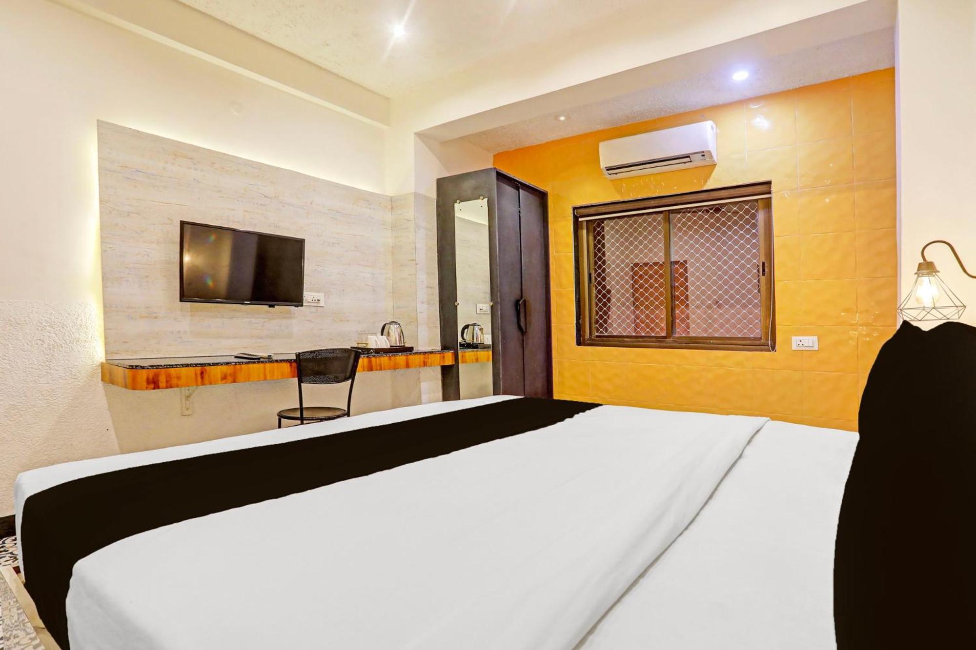 Super Townhouse Cantonment Varanasi Formerly Sarin Inn Екстер'єр фото