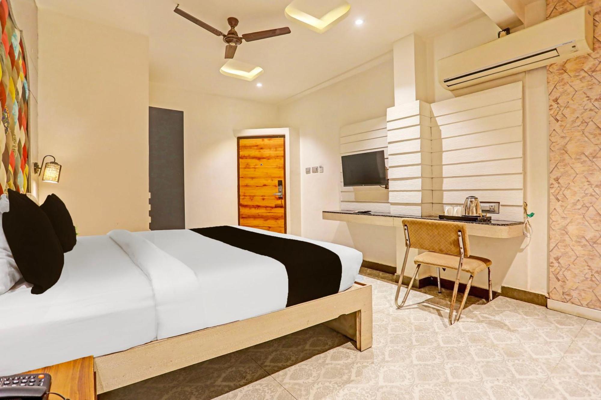 Super Townhouse Cantonment Varanasi Formerly Sarin Inn Екстер'єр фото