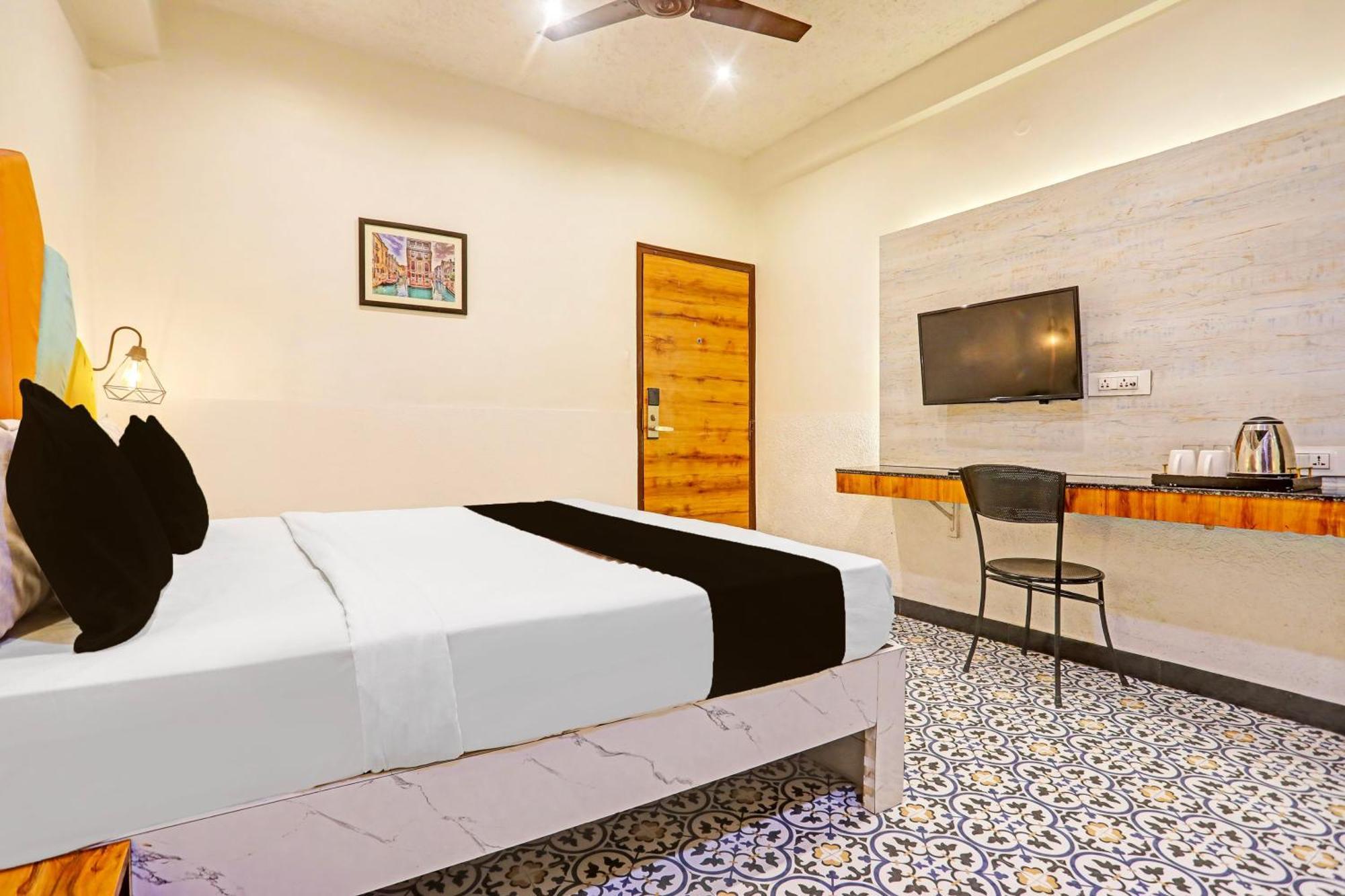 Super Townhouse Cantonment Varanasi Formerly Sarin Inn Екстер'єр фото